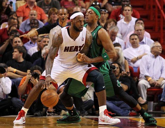 员与外国球 员与外国球