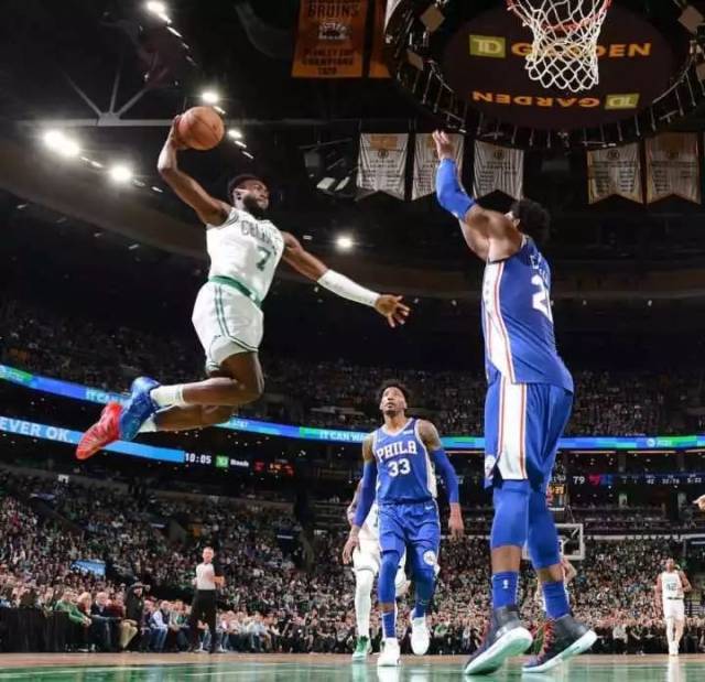 冠显得尤为 冠显得尤为